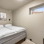 Enter - 3 Bedroom *