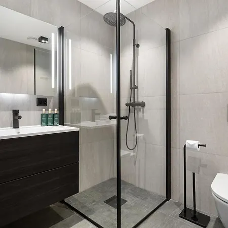 Enter - 3 Bedroom *