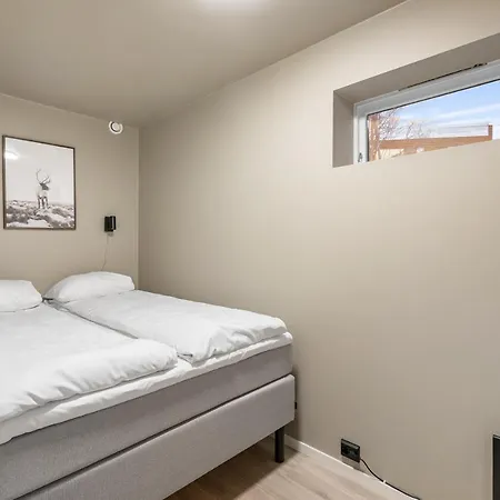 Enter - 3 Bedroom *