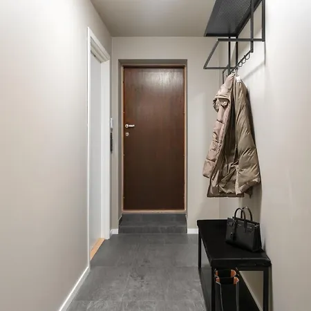 Enter - 3 Bedroom *