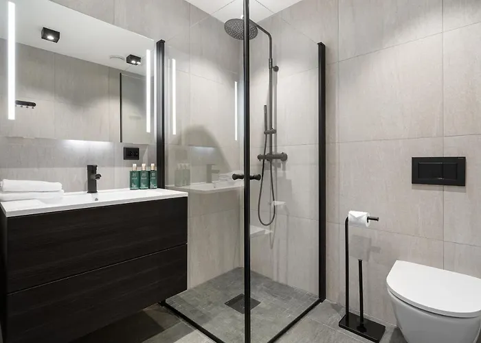 Enter - 3 Bedroom *