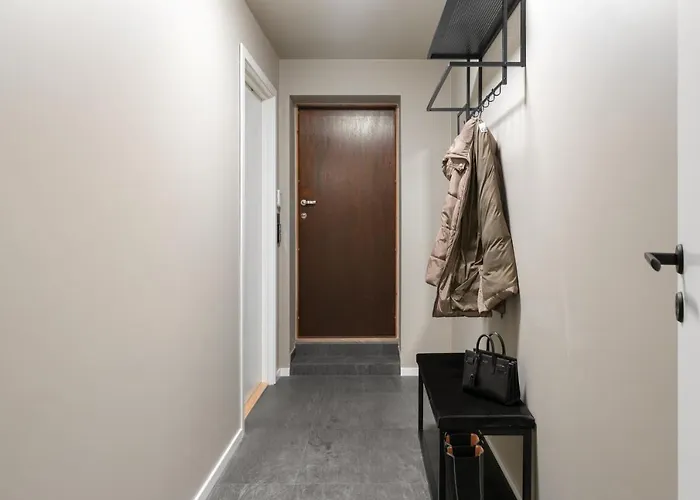 Enter - 3 Bedroom *